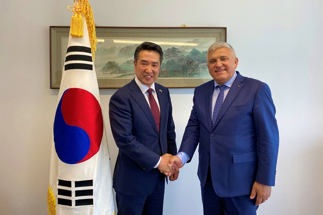 Meeting with Mr. Dumitru Mihalescul, Honorary Consul-Designate of the Republic of Korea to Suceava (Apr. 14th)