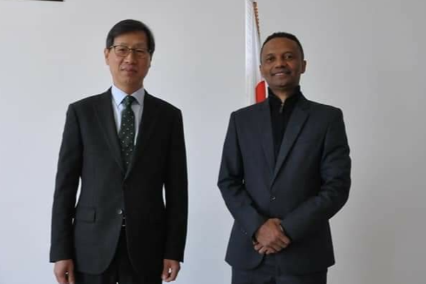 Entretien avec le Ministre des Mines et des Ressources Stratégiques (le 16 août)