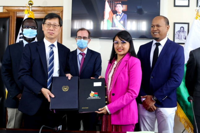 La Cérémonie de la signature de l'Accord du projet de PRIRTEM I (le 26 septembre)