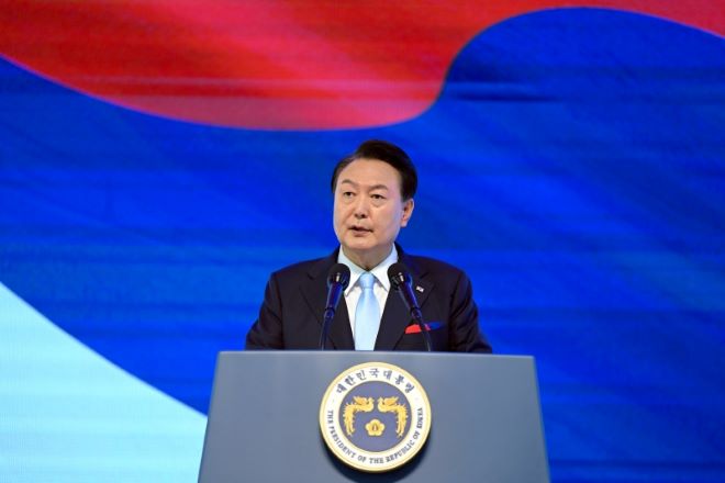 Yoon resalta la importancia de honrar a los patriotas para preservar la identidad nacional