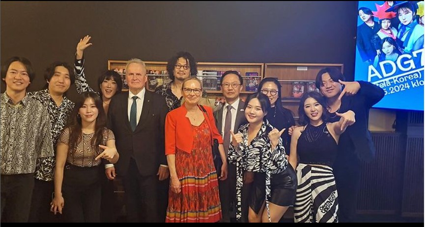 Ambassador attended the Korean performance with key figures from Finland 