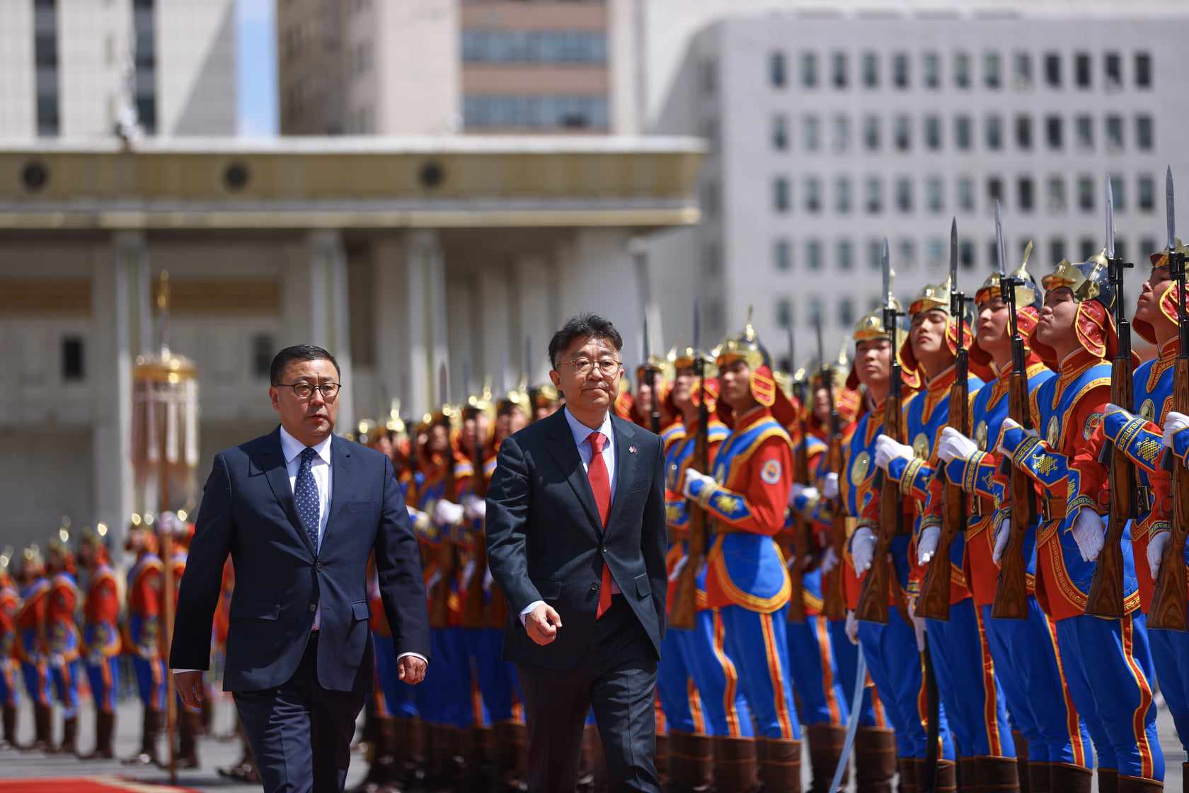 Элчин сайд Чой Жин Вон Монгол Улсын Ерөнхийлөгч У.Хүрэлсүхэд итгэмжлэх жуух бичгээ өргөн барилаа. 