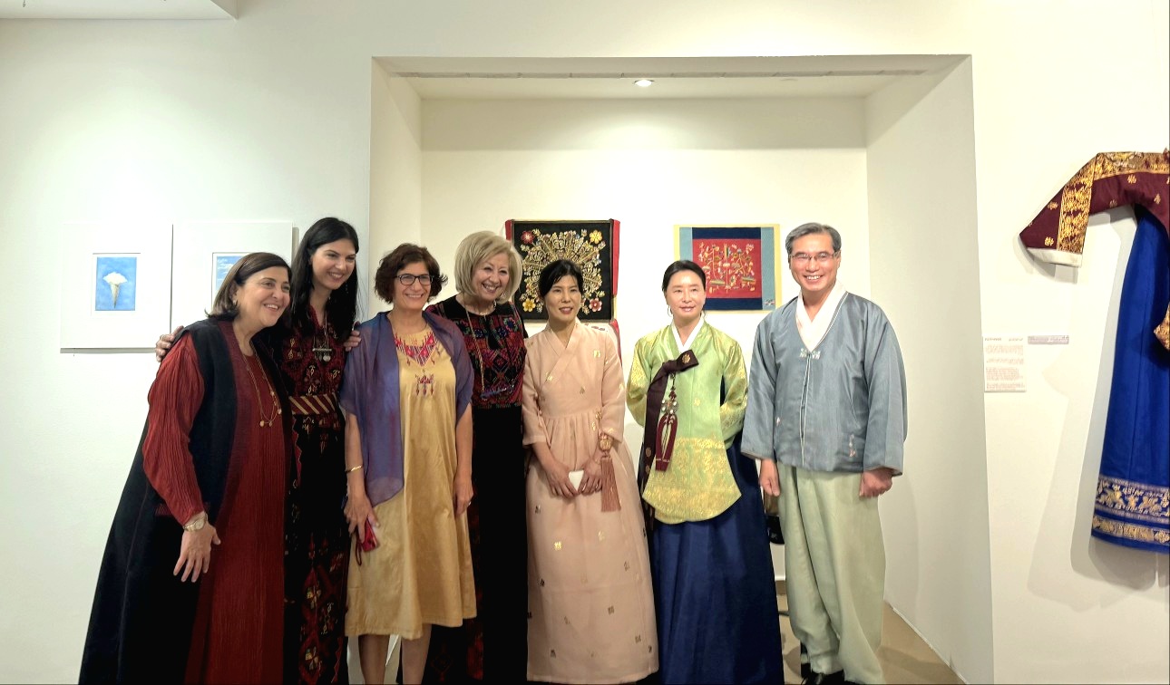 افتتاح معرض الأعراس التقليدية في كوريا والأردن