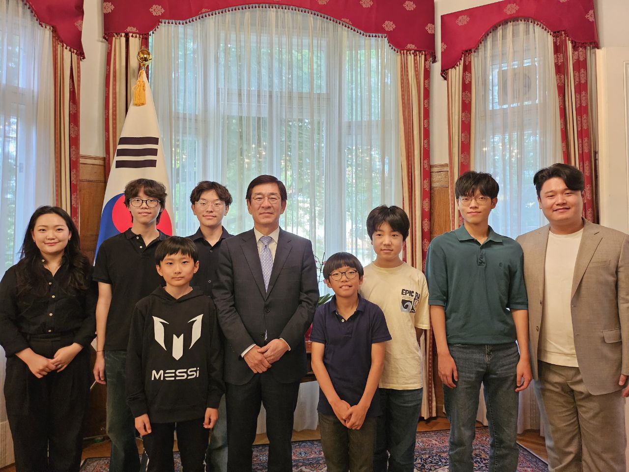 함상욱 대사, 빈소년합창단 한국인 단원 초청 관저 만찬