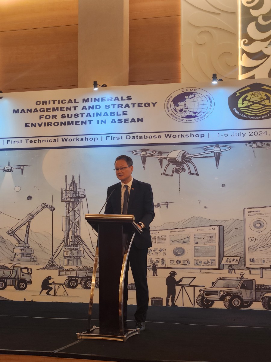 Ambassador Lee Jang-keun delivered welcoming remarks at the first workshop of the 'Critical Mineral Management and Strategy for a Sustainable Environment in ASEAN Project', supported by the AKCF (7.1, Jakarta)