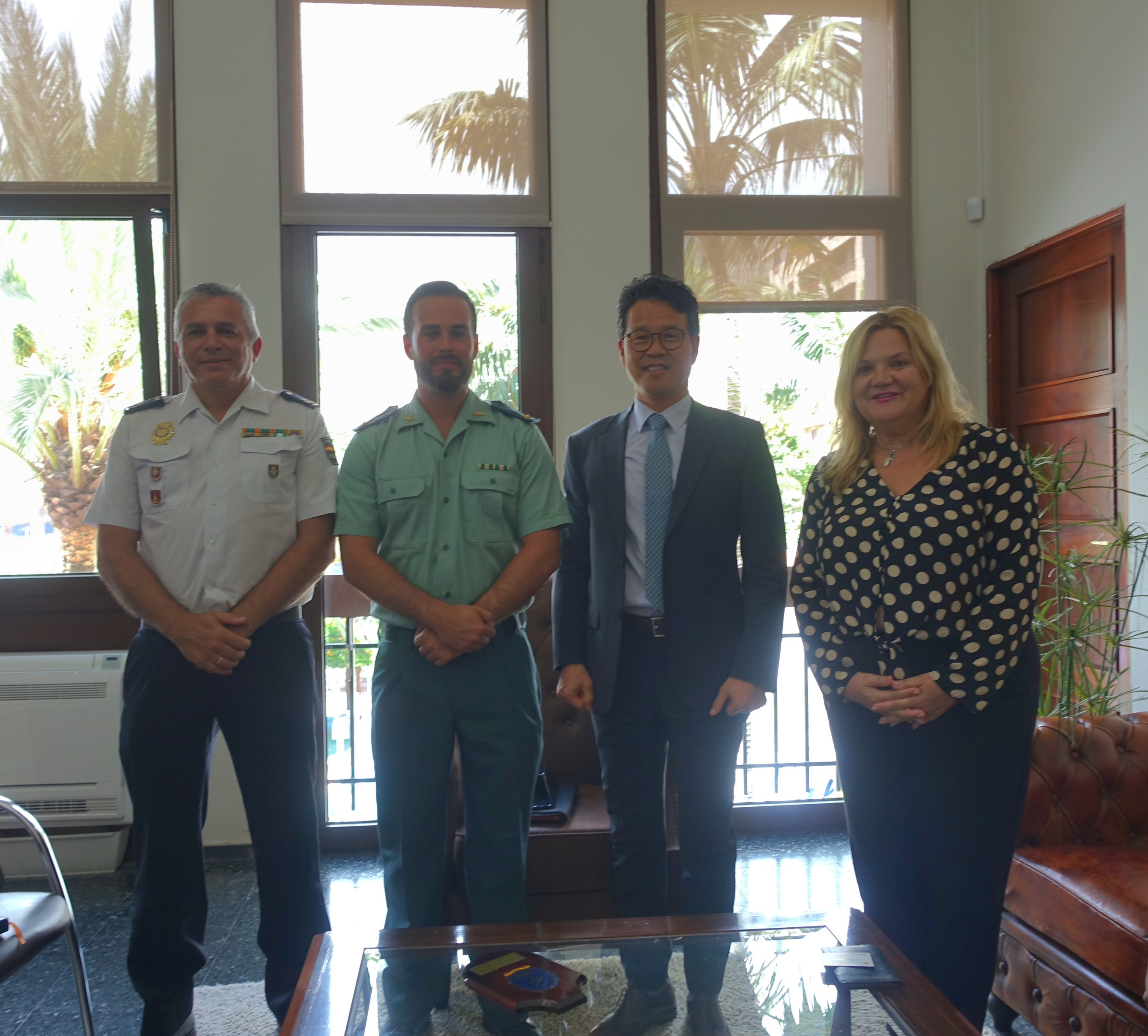 Reunión con los cargos superiores de la Policía Nacional y Guardía Civil de La Palma