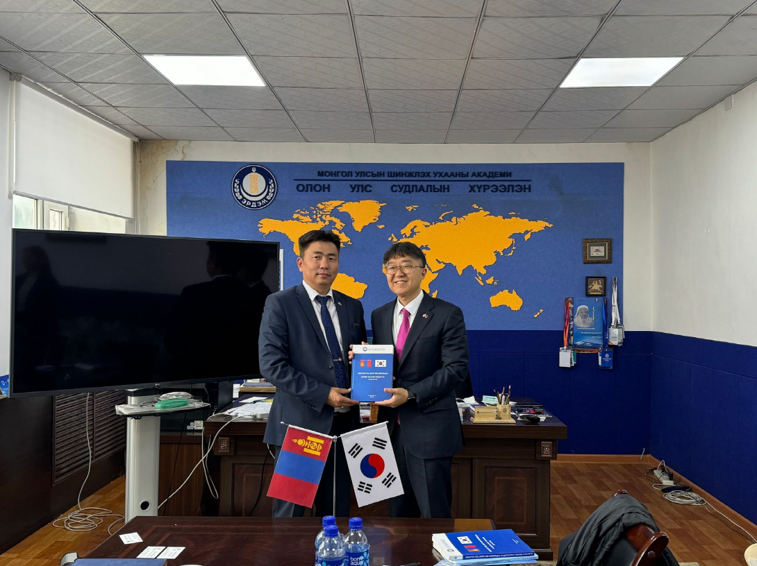 최진원 대사 몽골국립과학아카데미 산하 국제학연구소 방문