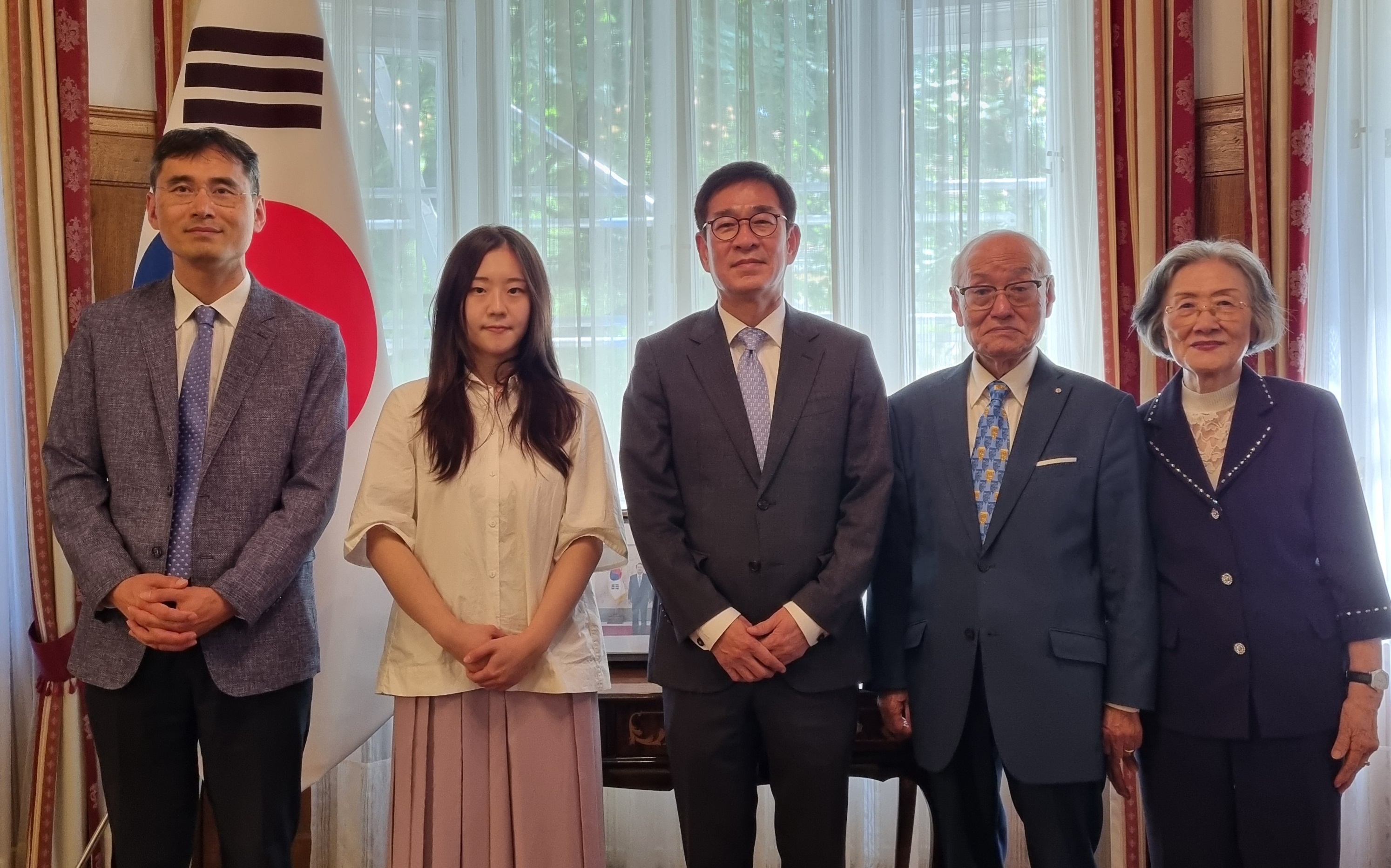 Botschafter HAM lädt koreanische Journalisten in Österreich auf ein Mittagessen in die Residenz ein