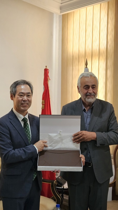 L’Ambassadeur Sun visite l’Université Zitouna et entretient avec le président (1er août)