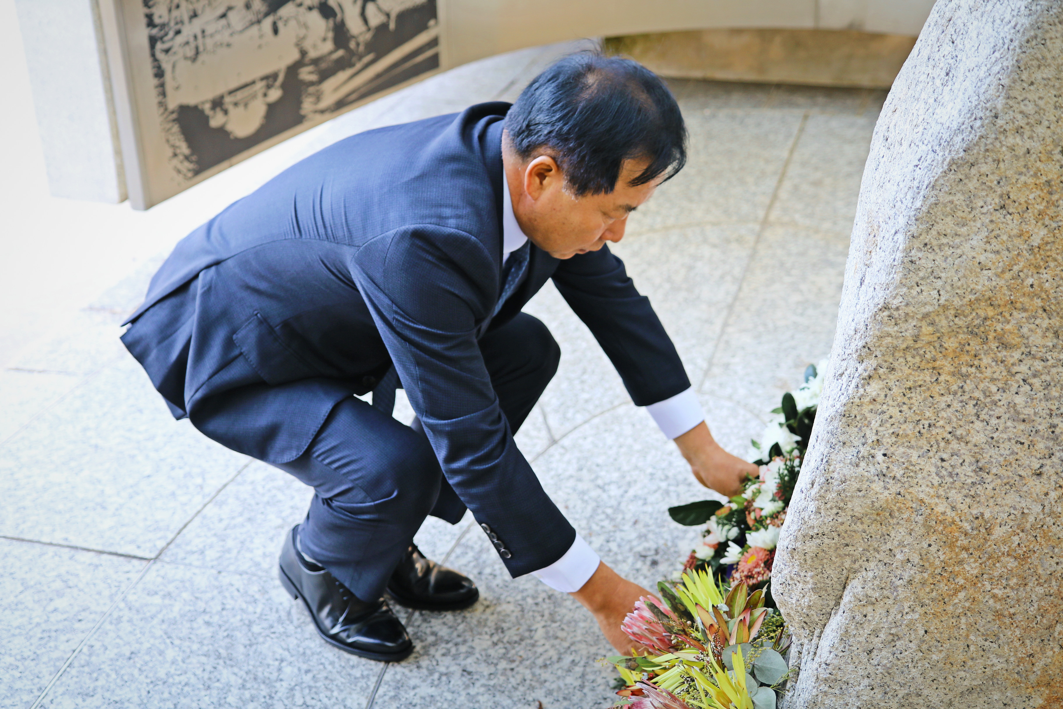 심승섭 신임대사 한국전 참전 기념비 헌화