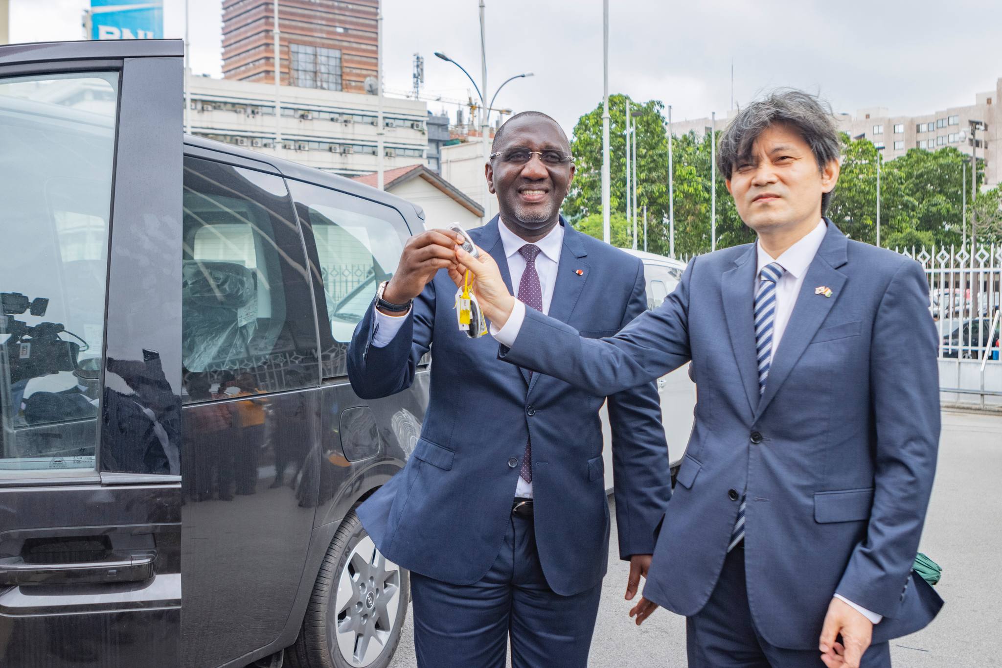 주재국 상공부 소규모무상원조 기증식