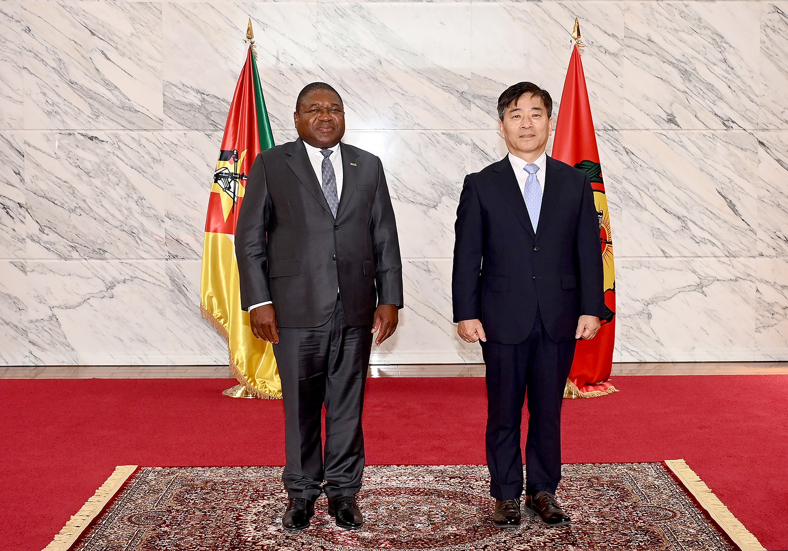 강복원 대사, 모잠비크 신임장 제정 (10.16.)