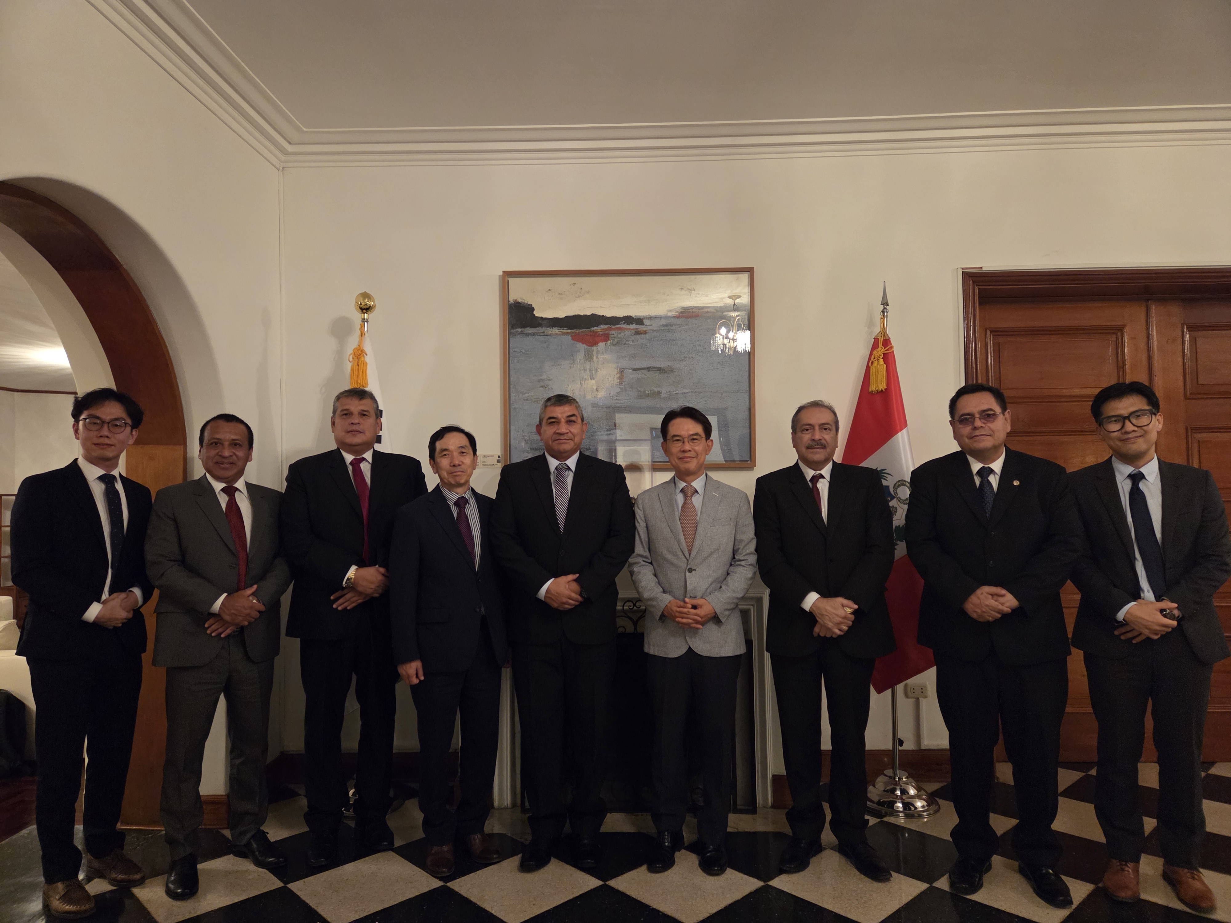 Cena en la residencia del Embajador con el Comandante General de la Policía Nacional del Perú