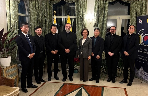 Cena con la Congregazione per l'Evangelizzazione della Santa Sede