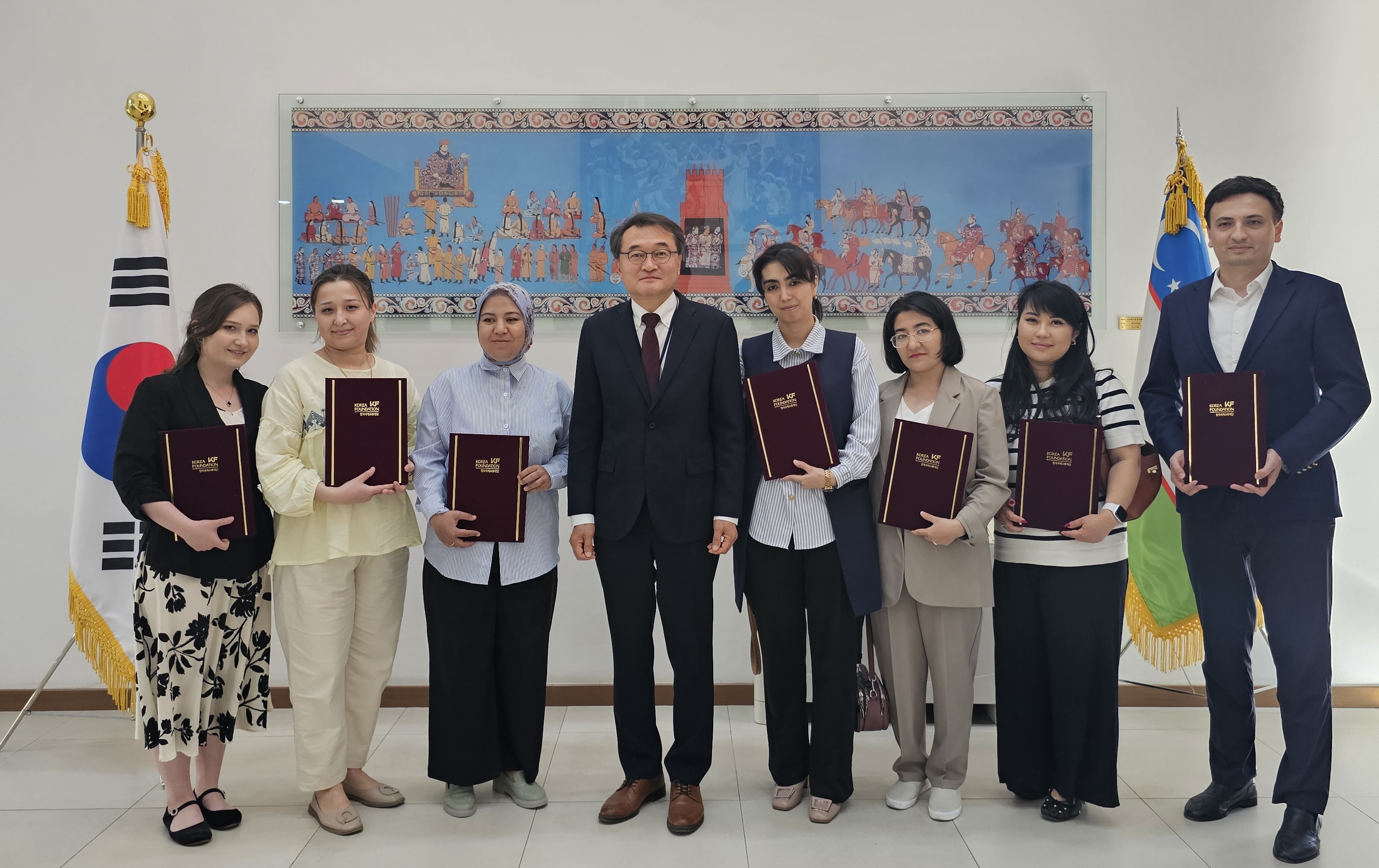 한국국제교류재단(KF) 한국 전공 석박사과정 장학생 장학금 및 장학증서 전달
