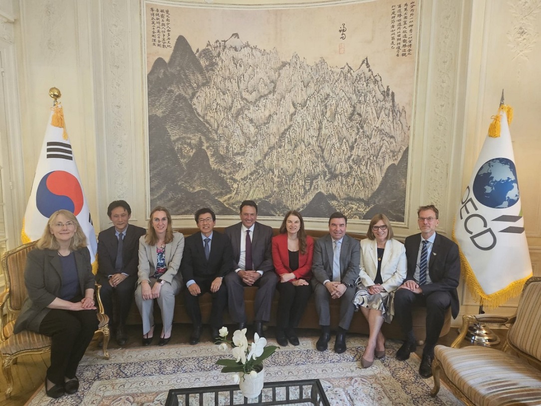 Ambassador Choi hosted the APEC Luncheon on May 14th
