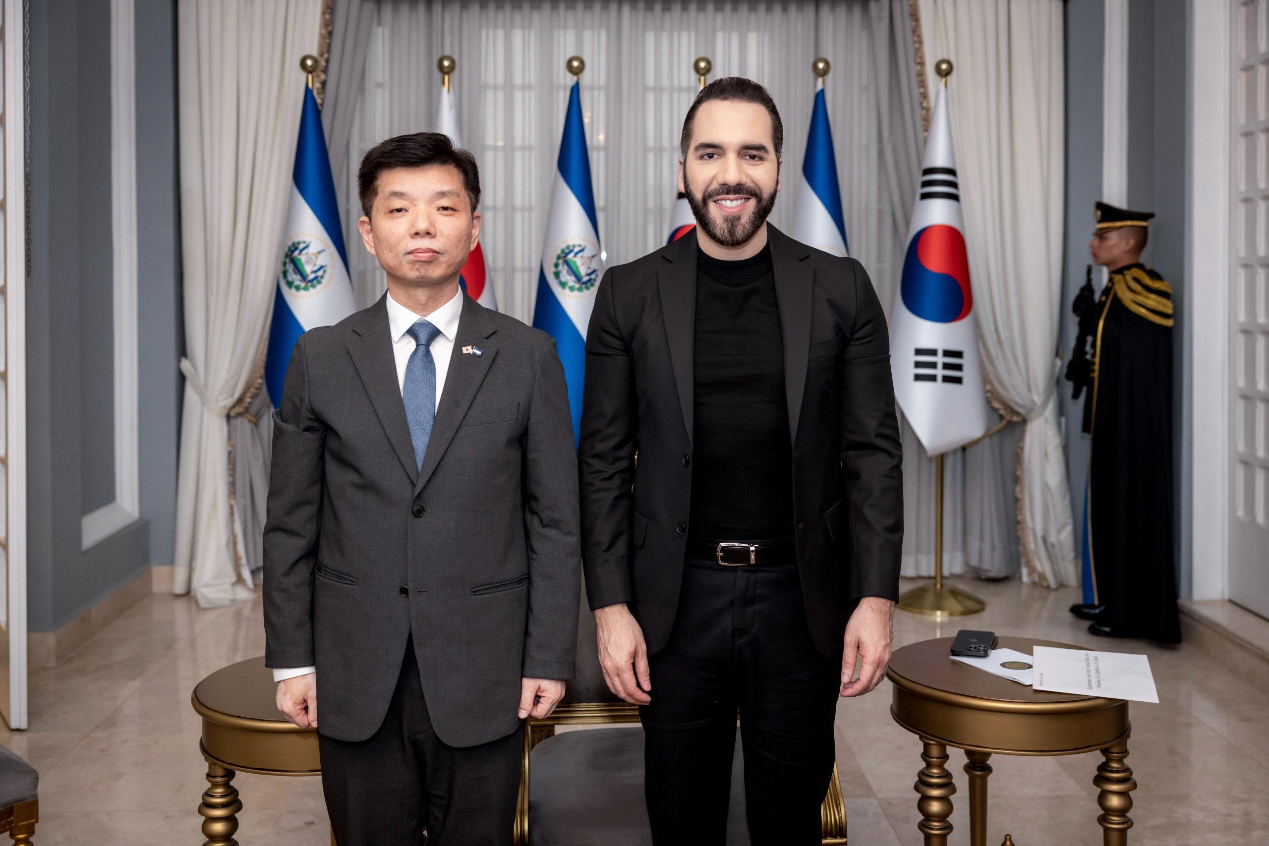 Embajador de Corea presentó sus Cartas Credenciales al Señor Presidente de El Salvador