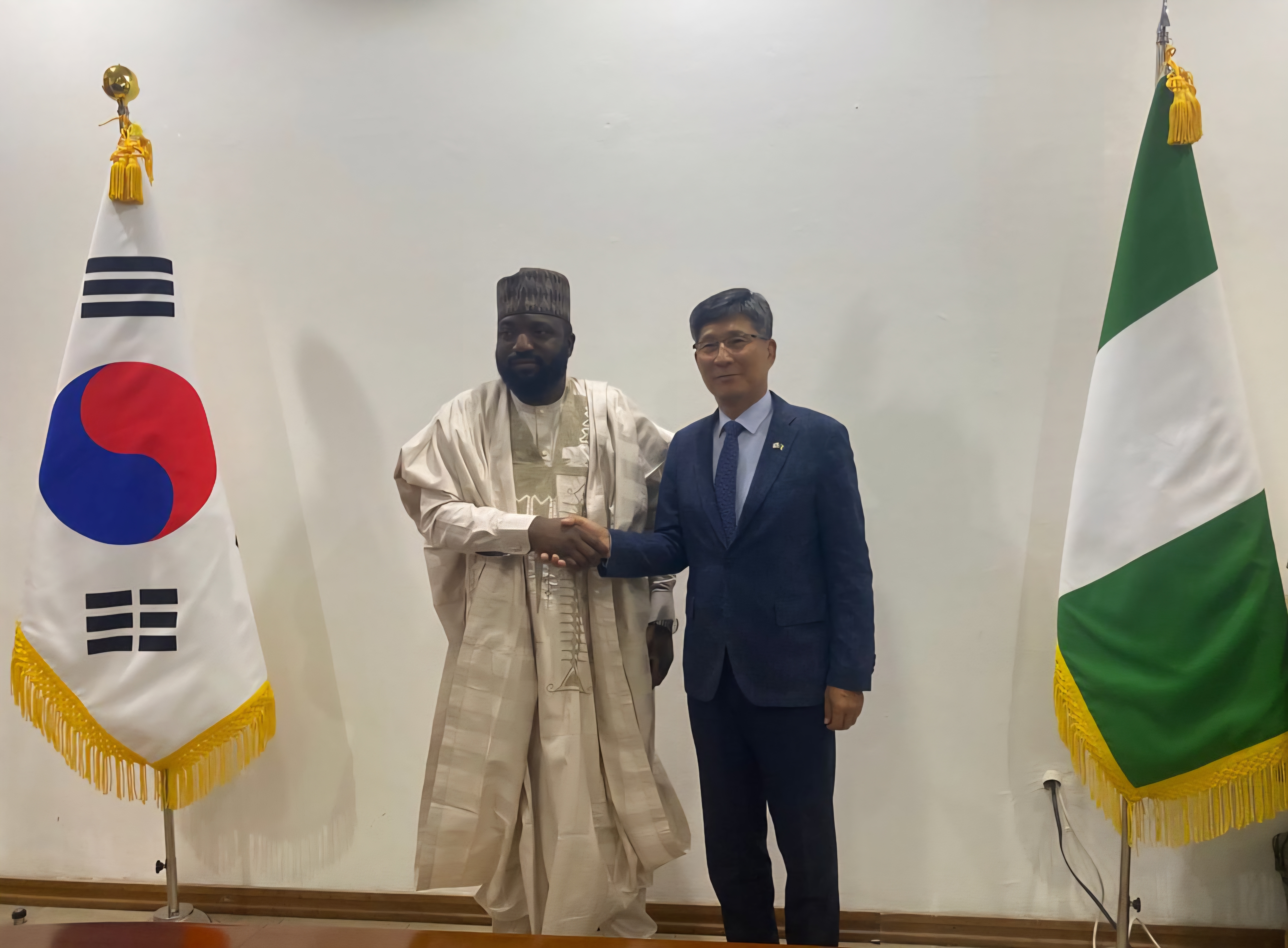 김판규 대사, Saidu Musa Abdullai 나이지리아 하원의원과 면담(5.27)
