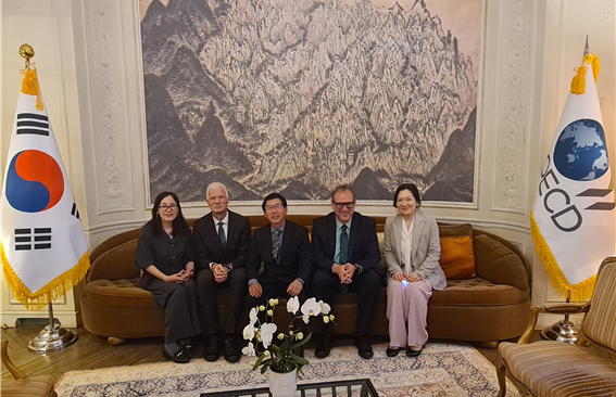 Ambassador Choi hosted a dinner for the OECD Director for Education and Skills on June 10th