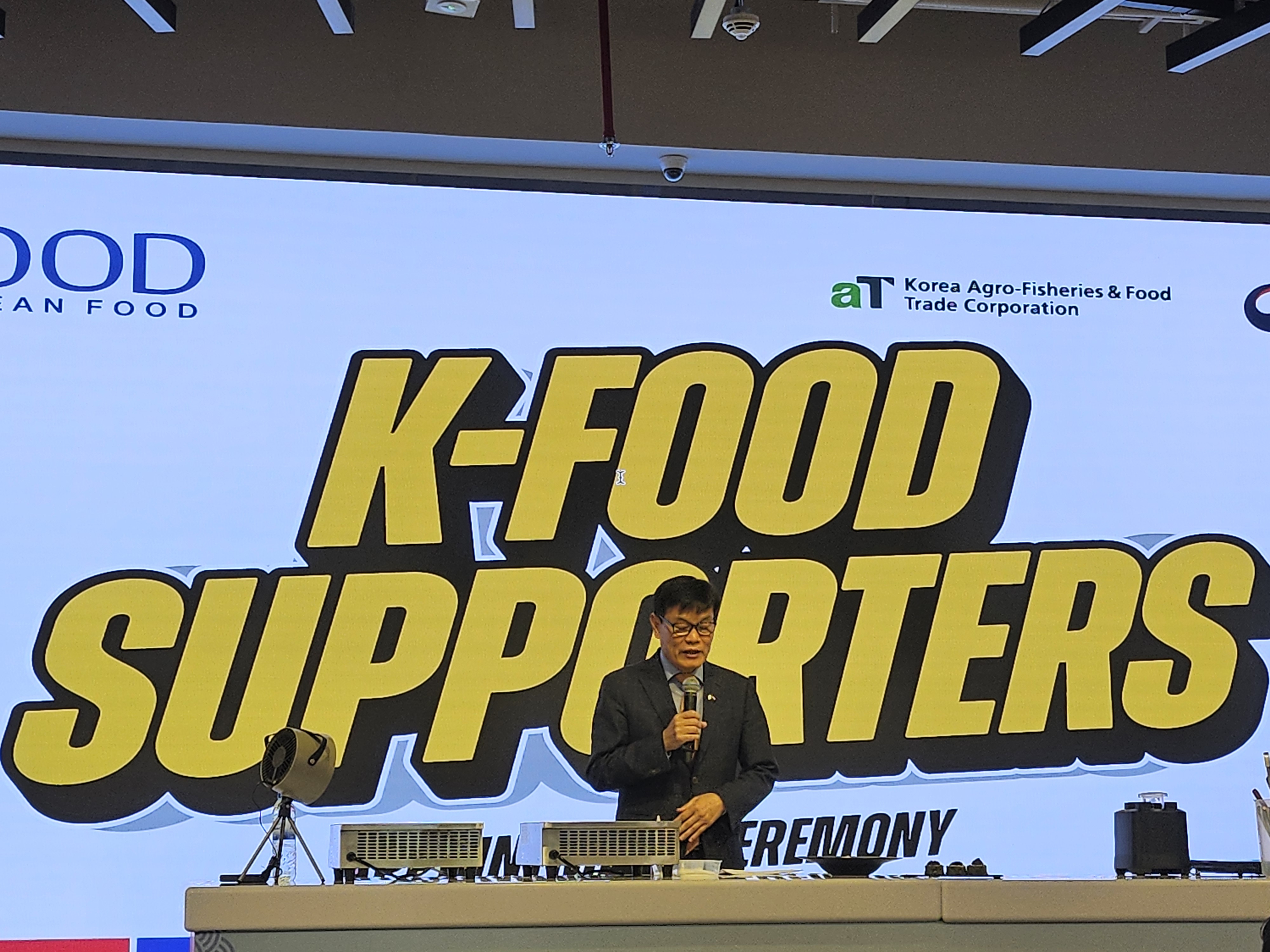 총영사, 최현석 셰프 쿠킹쇼 및 K-Food 서포터즈 위촉 행사 참석