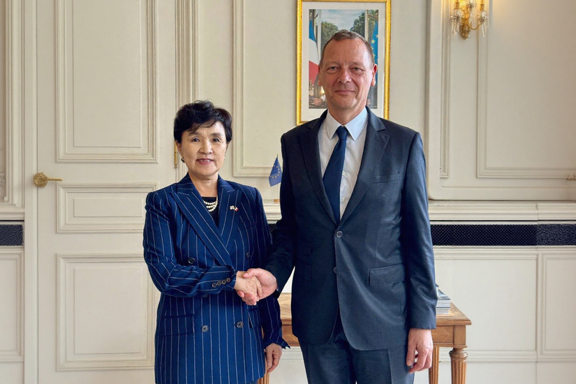 Kang Kum-sil, émissaire spéciale du président, rencontre des responsables de l’Élysée et d’importantes figures politiques et économiques françaises