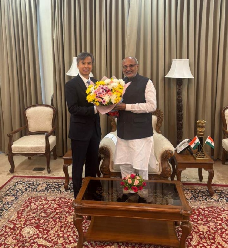 Consul General pays courtesy call on Governor of Maharashtra (25 July)
