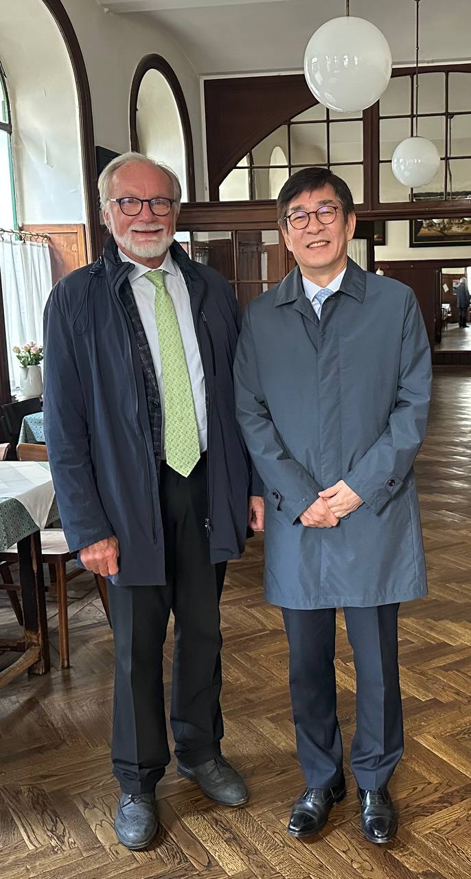 Ambassador Ham Sang-wook Meets with Former EU Ambassador to Korea Michael Reiterer