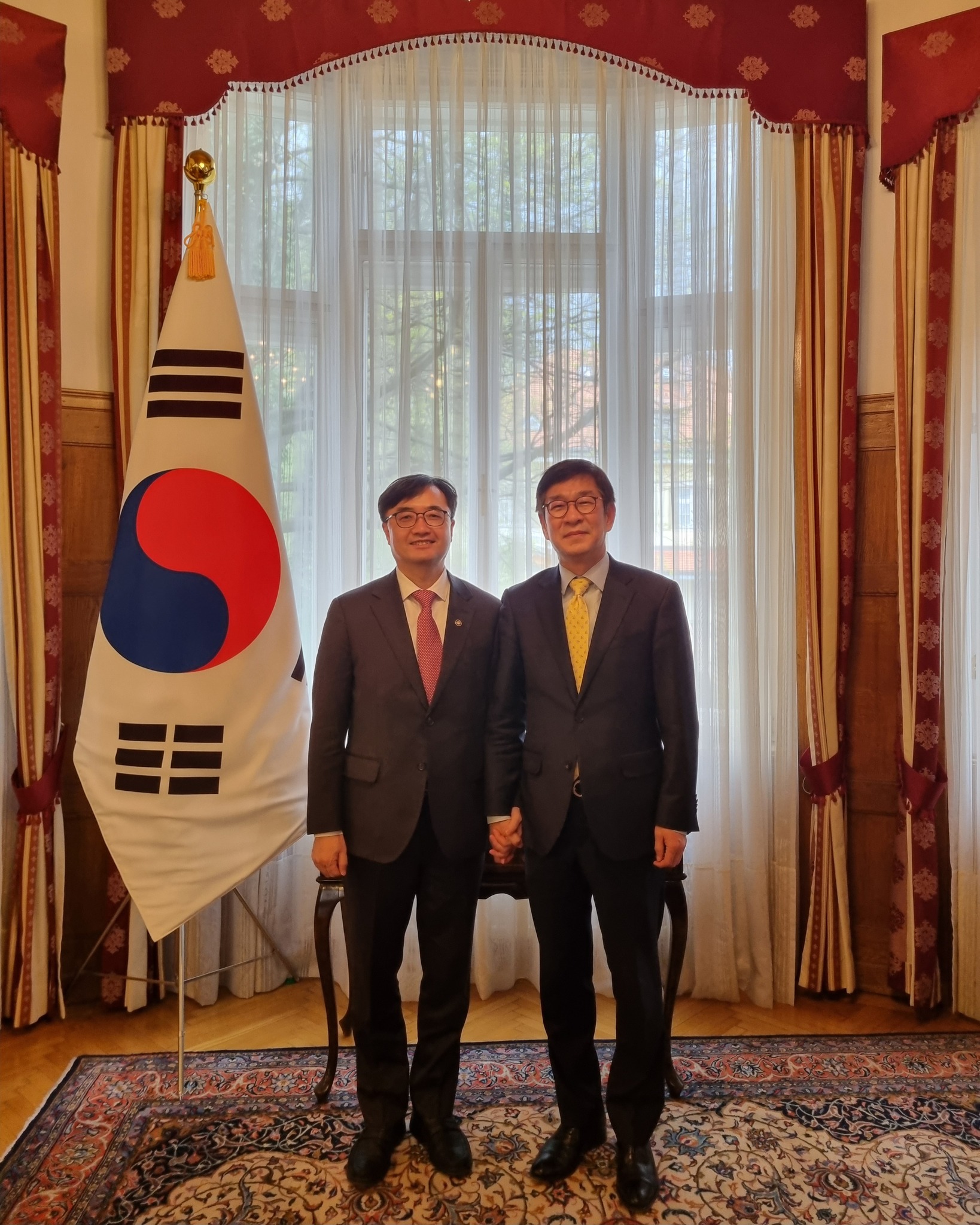 Ambassador Ham Hosts Luncheon for Public Procurement Administrator Lim Ki-geun