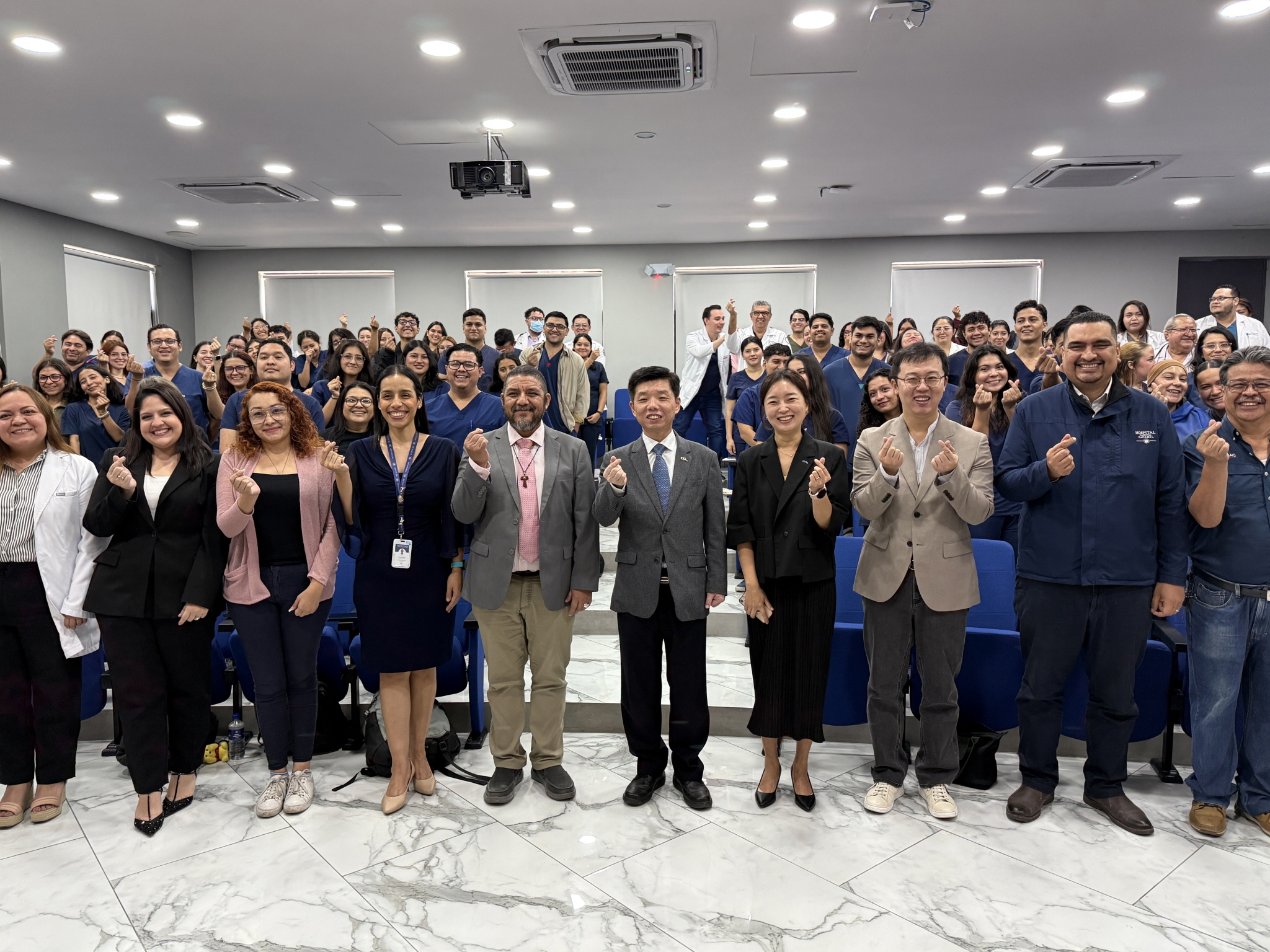 Embajador de Corea participa en la reunión de intercambio de conocimientos 'Desafíos Globales de la Salud'