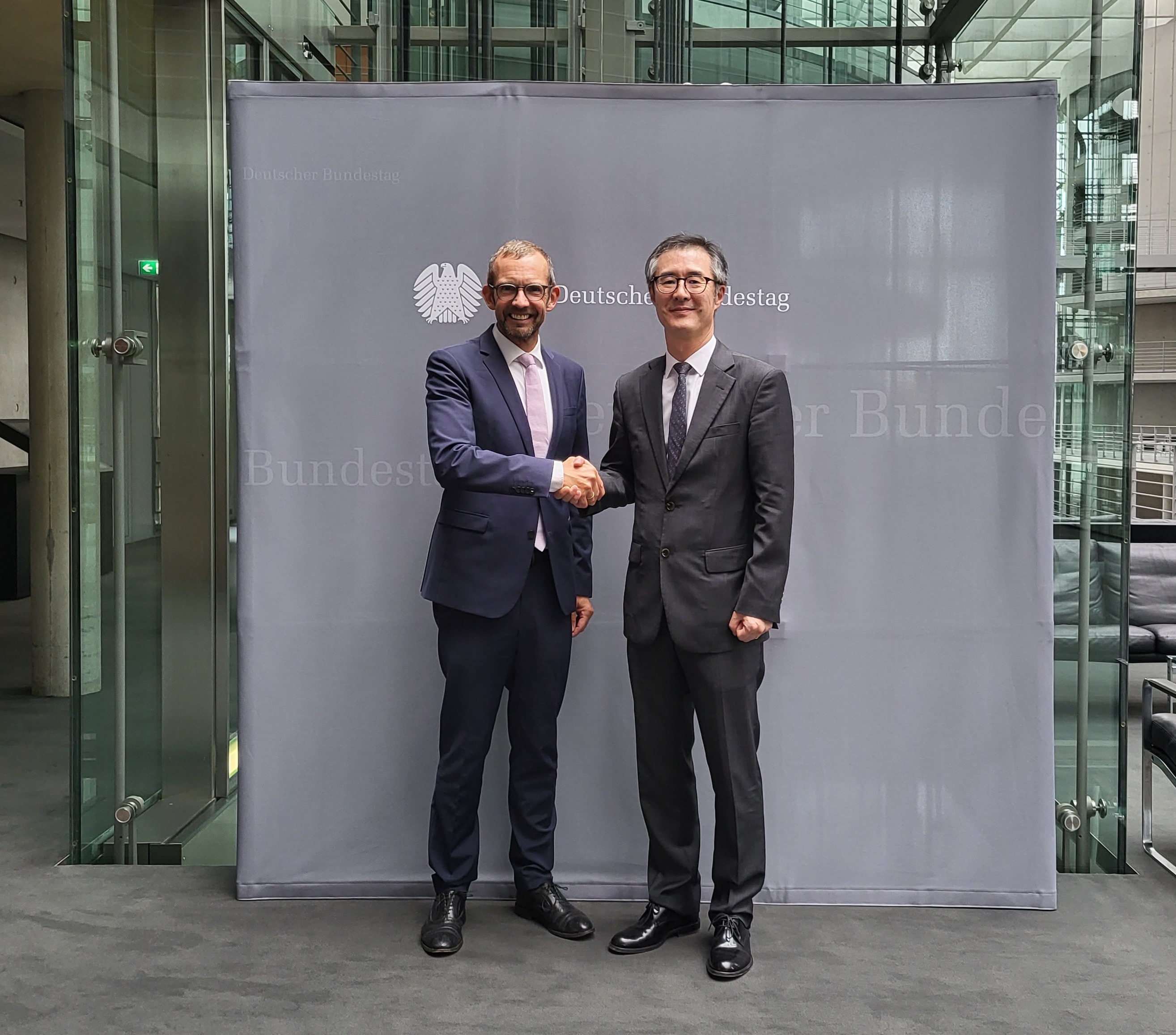 Treffen mit Herrn Thomas Röwekamp, Vorsitzender des Verteidigungsausschusses des Deutschen Bundestages