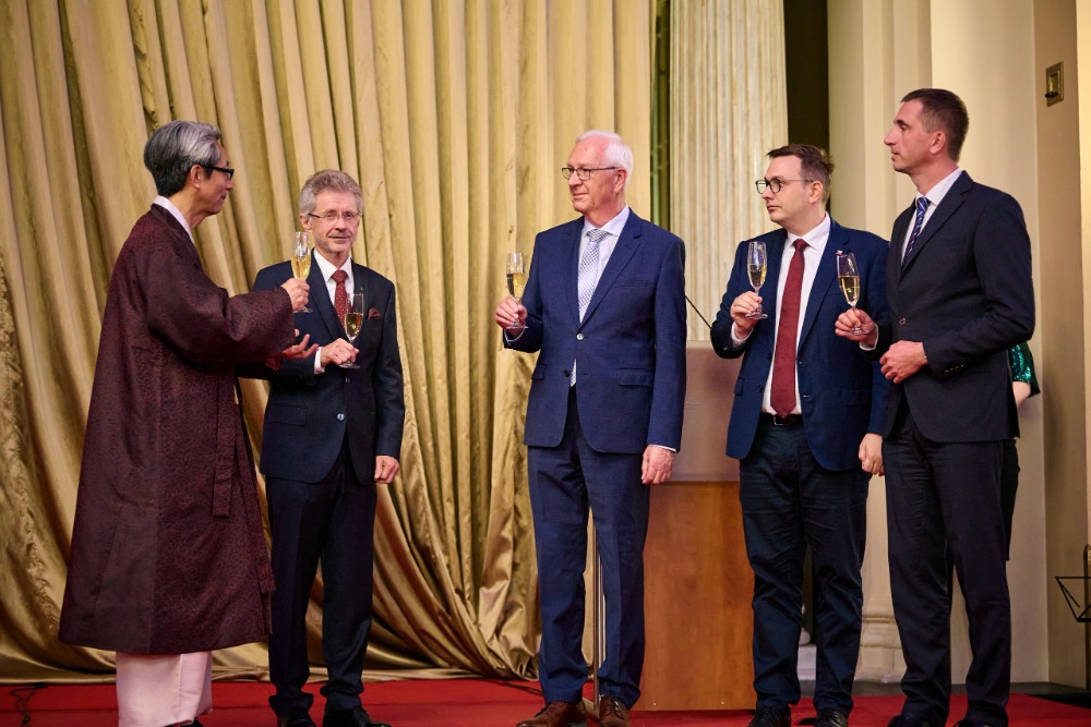 2025 Oslavy národního dne a doprovodná akce s handži papírem a tradičními dezerty (22. 9.)