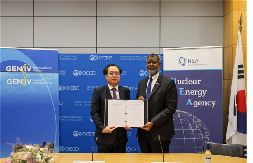 Signing ceremony for the Framework Agreement for International Collaboration on Research and Development of Generation IV Nuclear Energy Systems.