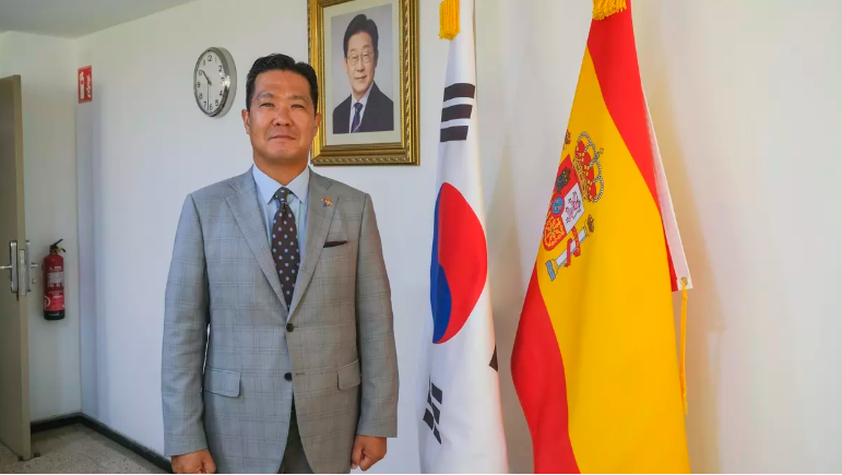 해양수산관, 그리팅맨 제막식 관련 언론 인터뷰 게재(9.28.)