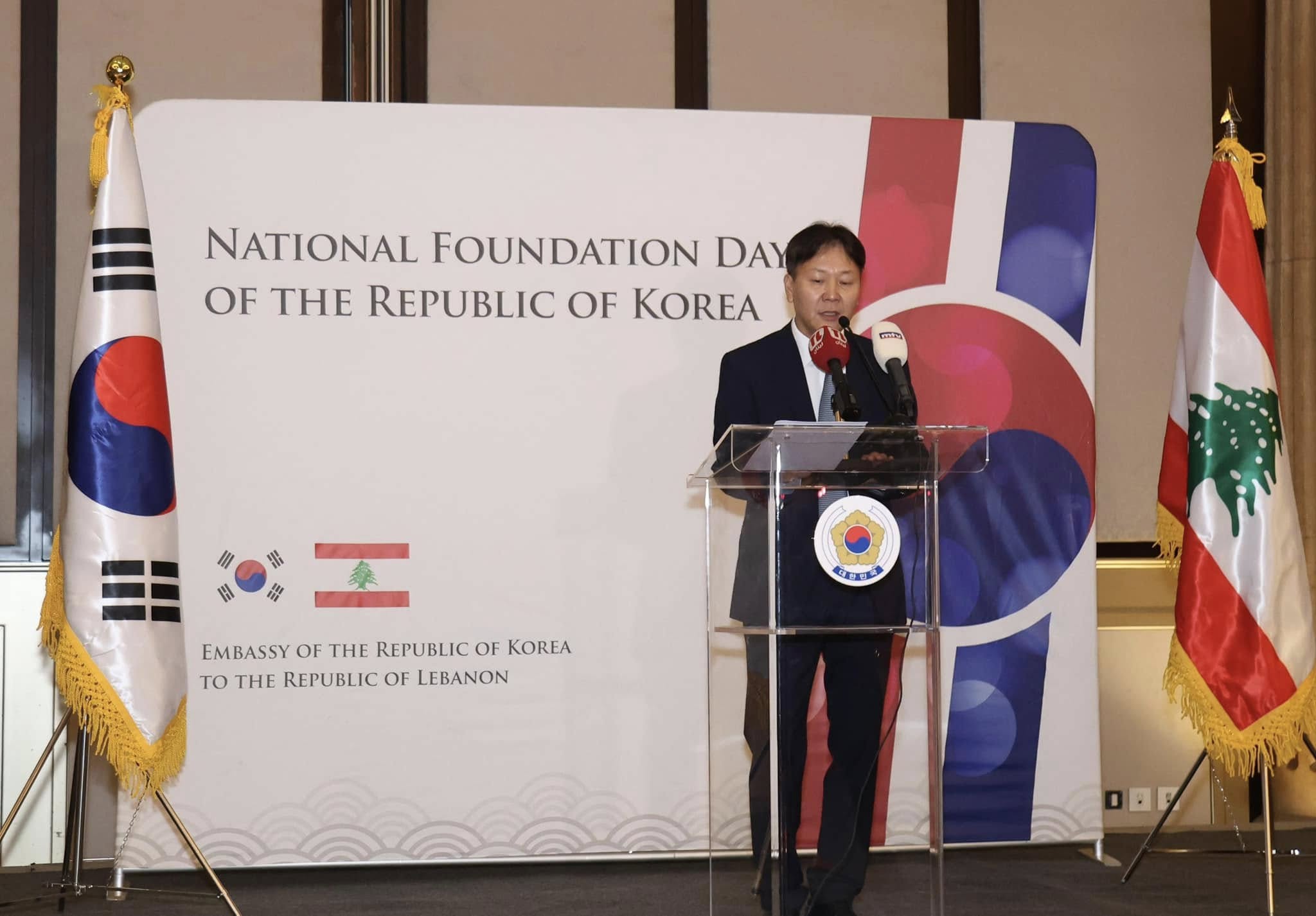 Ambassador Geon and his spouse hosts the reception to mark Korea’s National Foundation Day and Armed Forces Day
