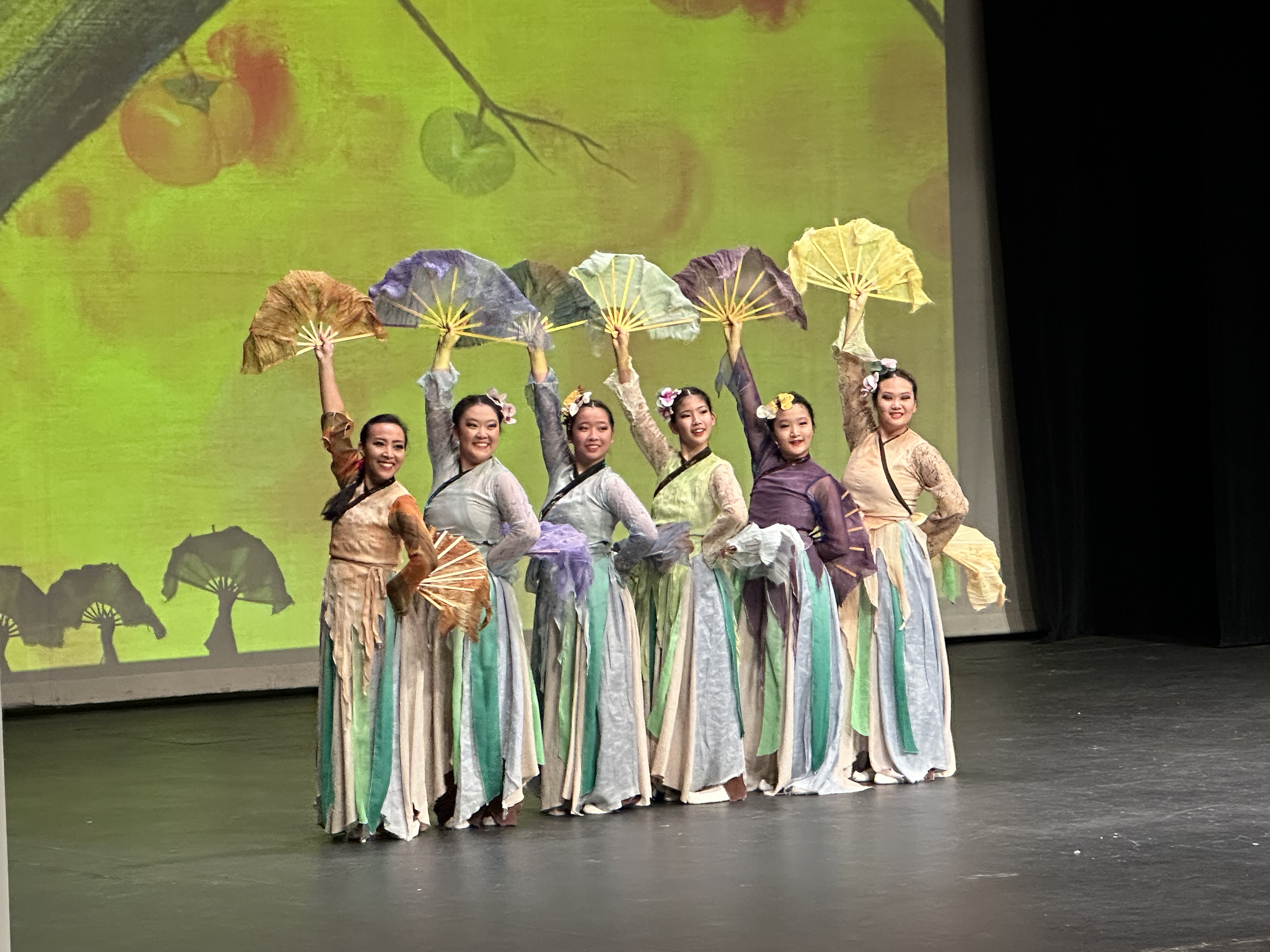 Hosting the Korean traditional cultural performance