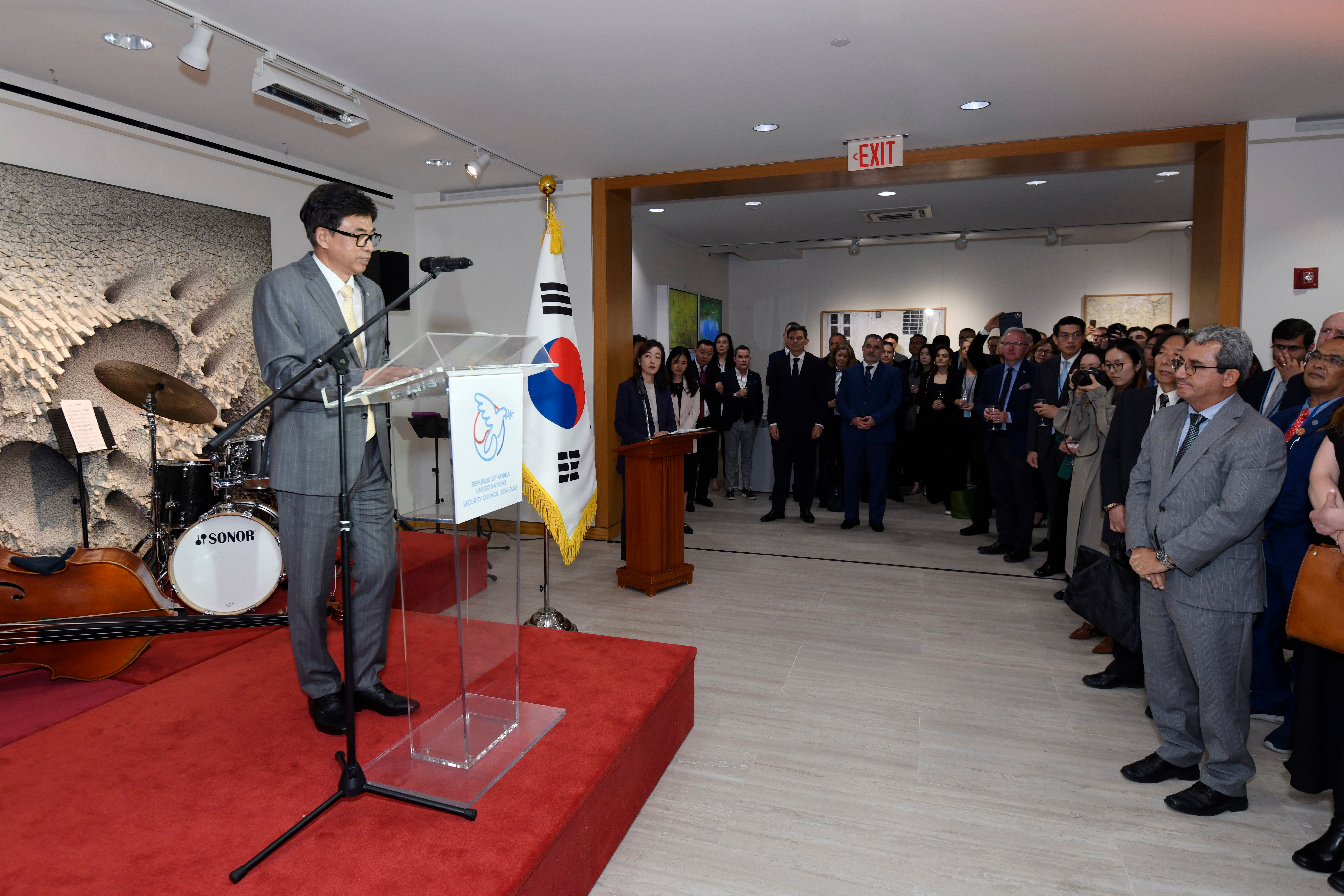 Amb. Cha hosted a National Day Reception (10.8)