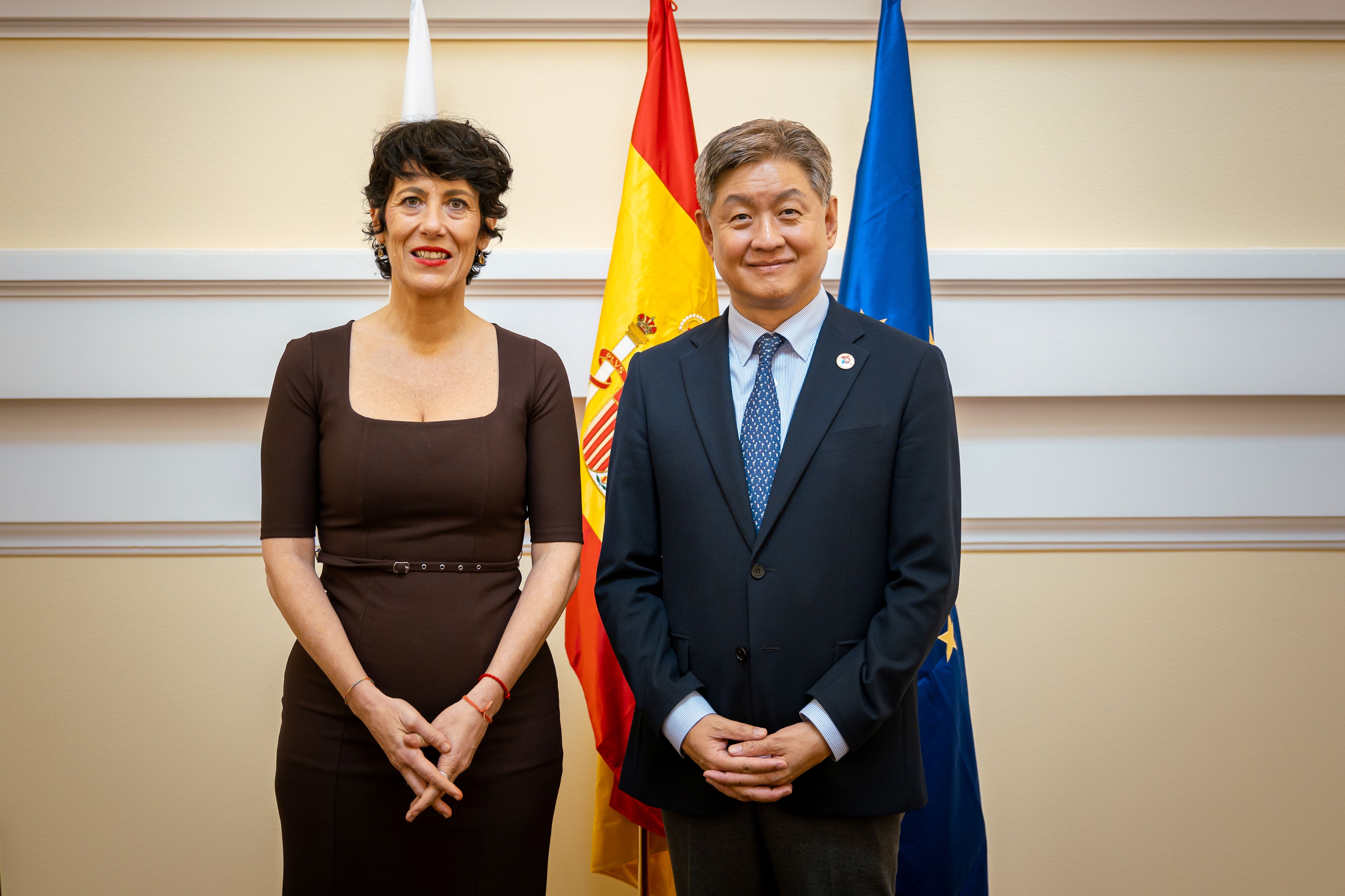 El Embajador Lim Soosuk mantuvo una reunión con la Ministra de Inclusión, Seguridad Social y Migraciones, Elma Saiz