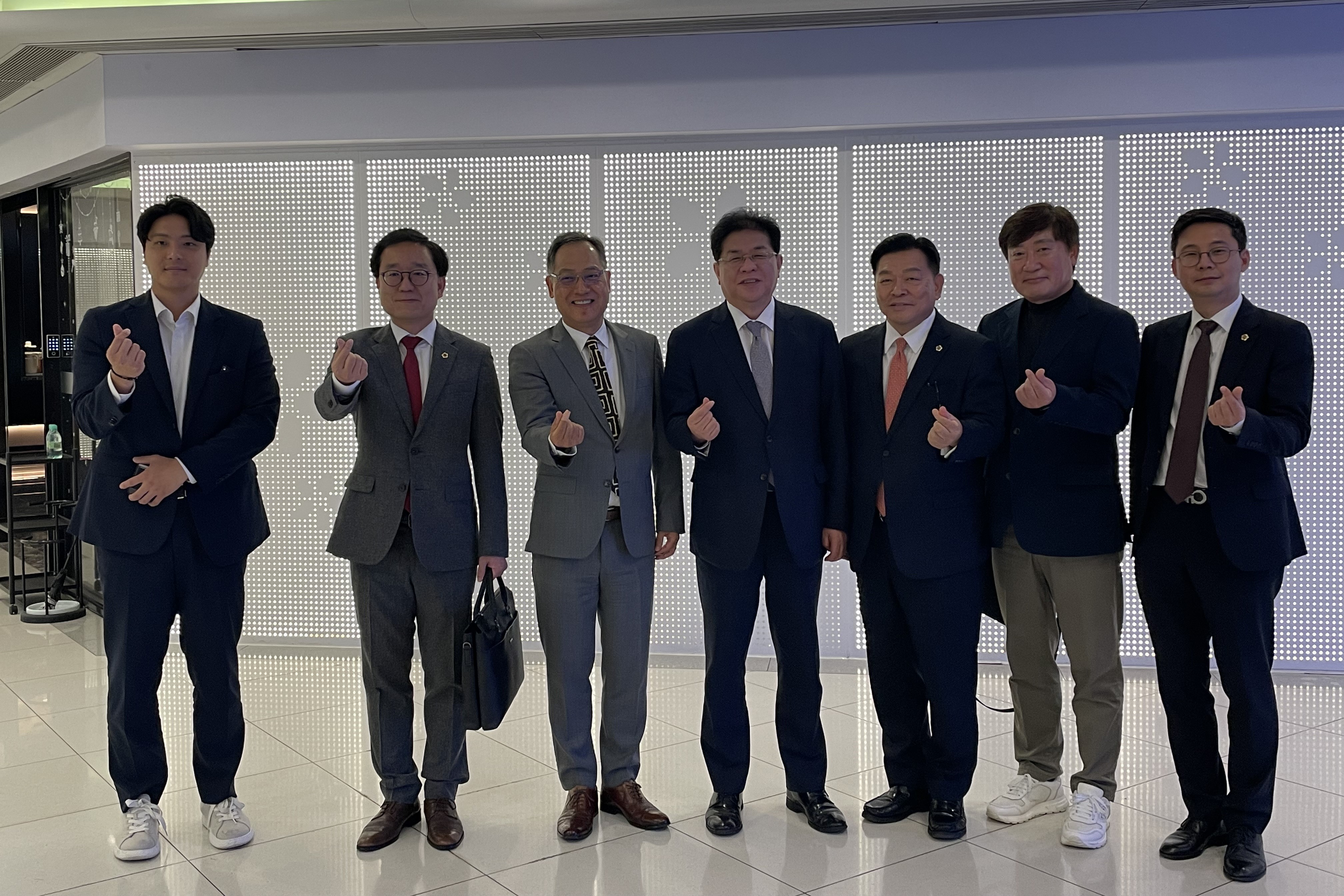 (10.22) 총영사, 부산광역시의회 대표단 오찬간담회