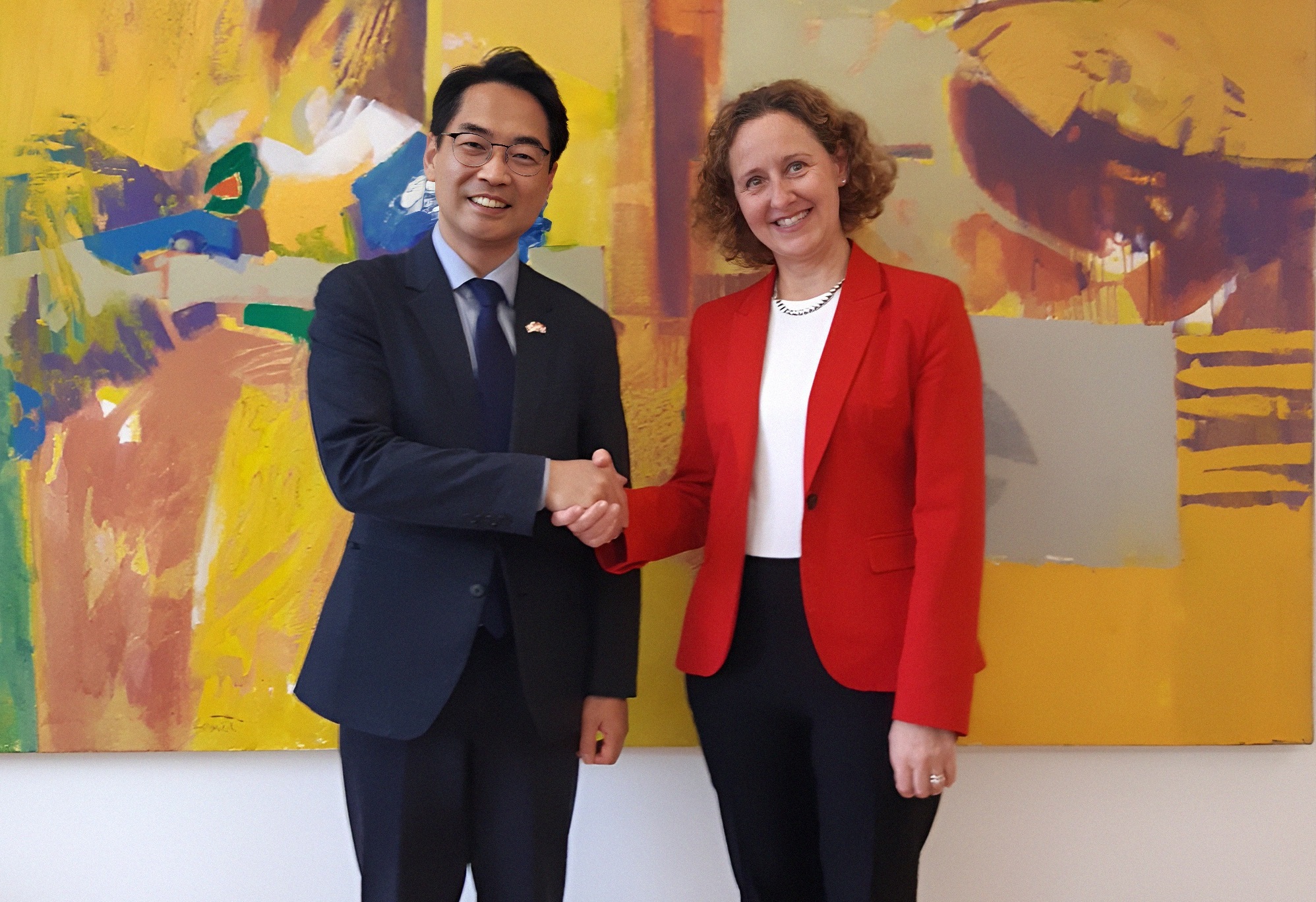 대사, Nina Obuljen Korzinek 문화미디어부 장관 예방