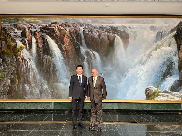 대사, 나미비아 대통령 비서실장 및 외교차관 면담(10.29-30)