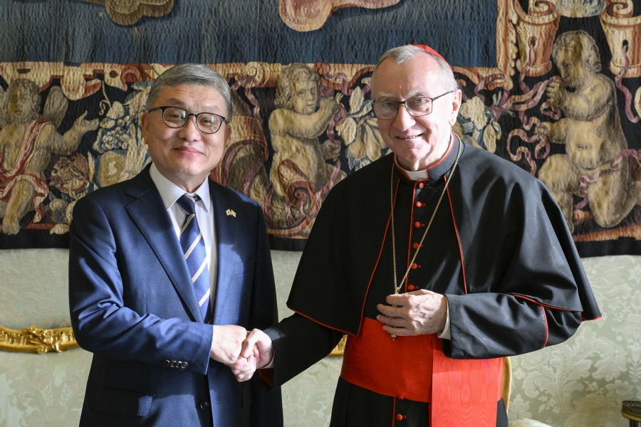 L'Ambasciatore Shin Hyung-sik incontra il Cardinale Pietro Parolin, Segretario di Stato