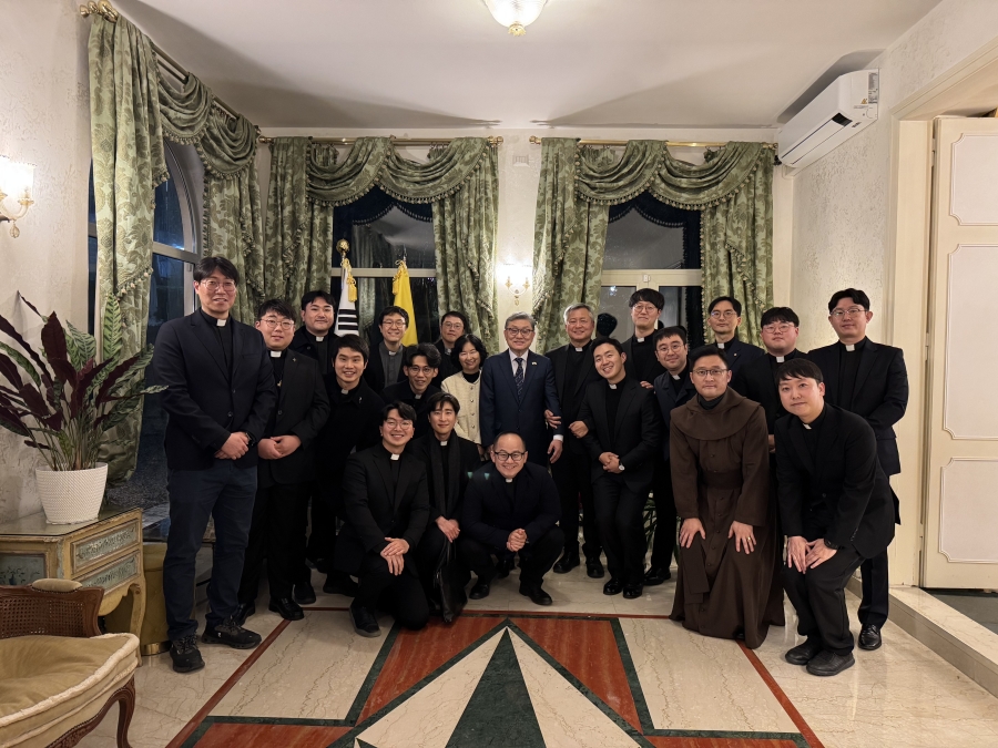 Invito a cena presso la Residenza dell’Ambasciatore per i sacerdoti coreani in formazione a Roma