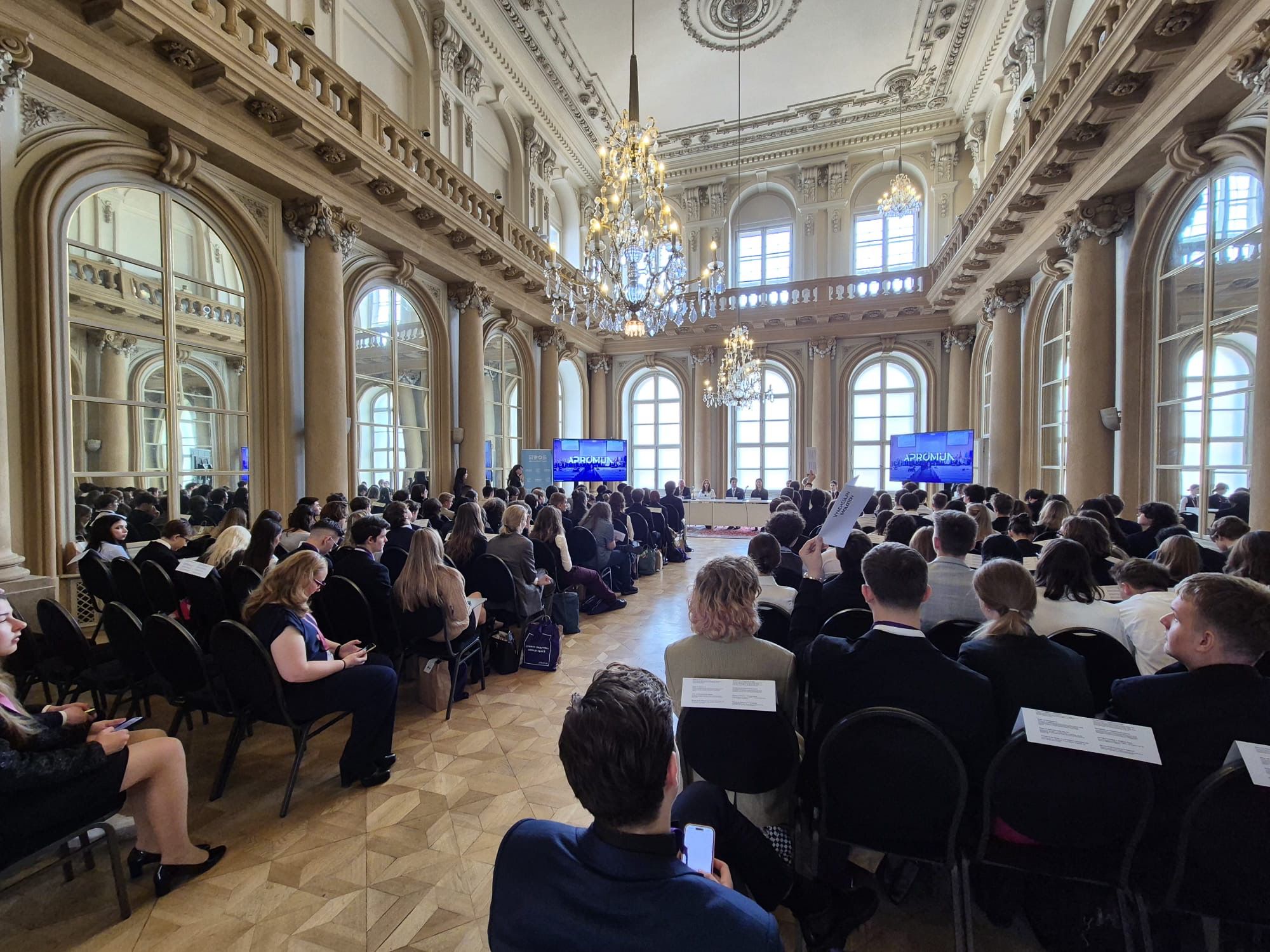 청소년 국제모의유엔회의 지원