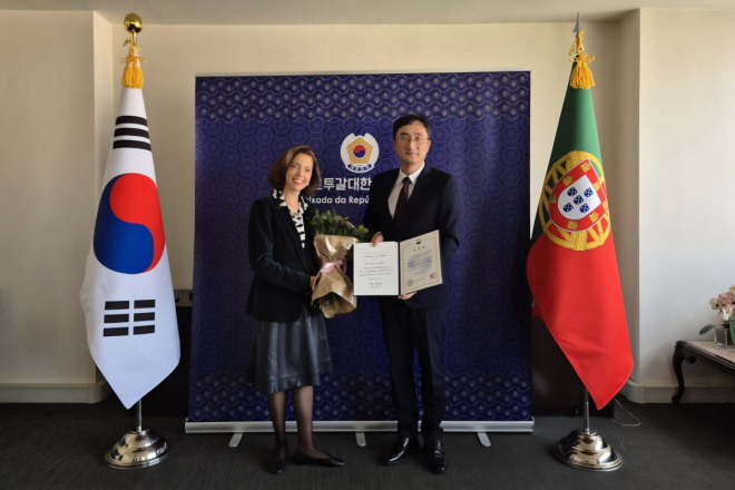 리스본 시립박물관장 대한민국 외교장관 표창 전수