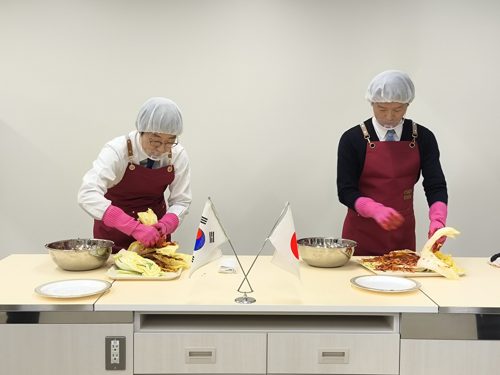 총영사관과 효고현이 함께하는 김치만들기 행사 개최