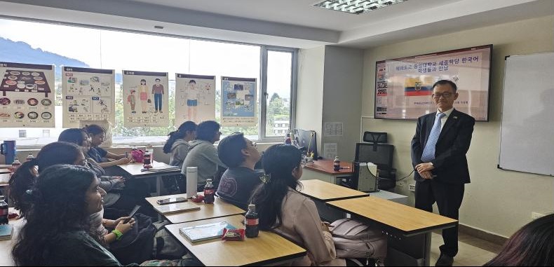 심재현 대사, 키토 세종학당 고급반 20명 대학생 대상으로 한국어 소개 강연회 실시(3.25)