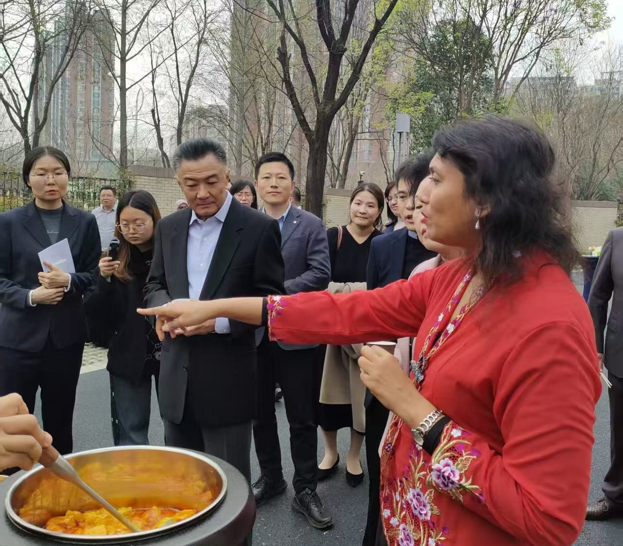 参加马来西亚驻西安总领事馆茶话会