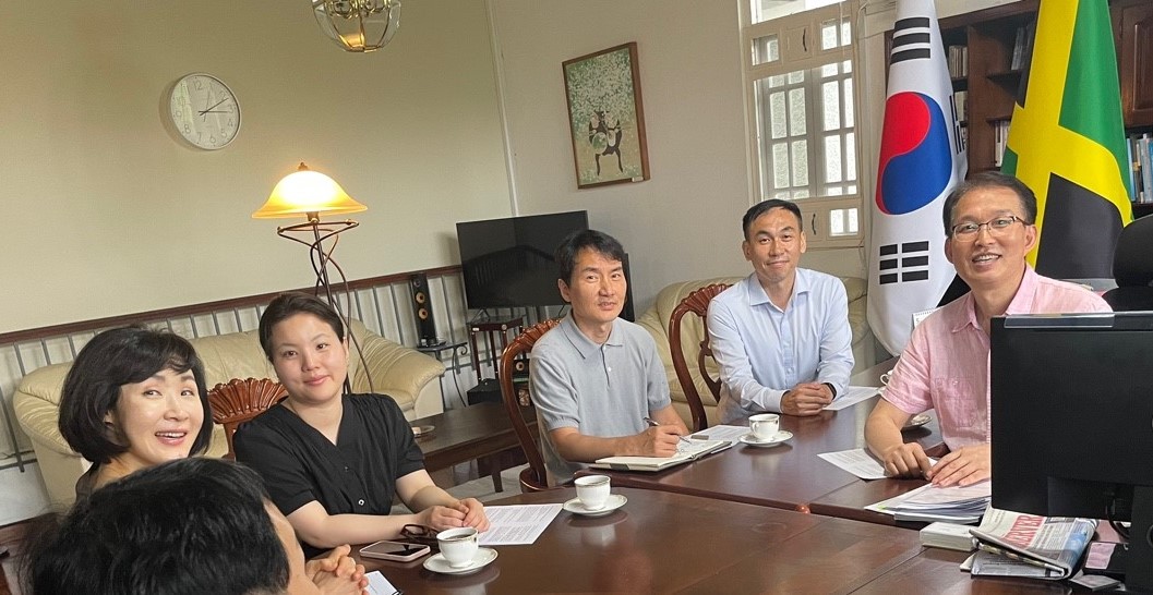 오중근 대사대리, 동서발전 및 한국국토정보공사 직원들과 회의