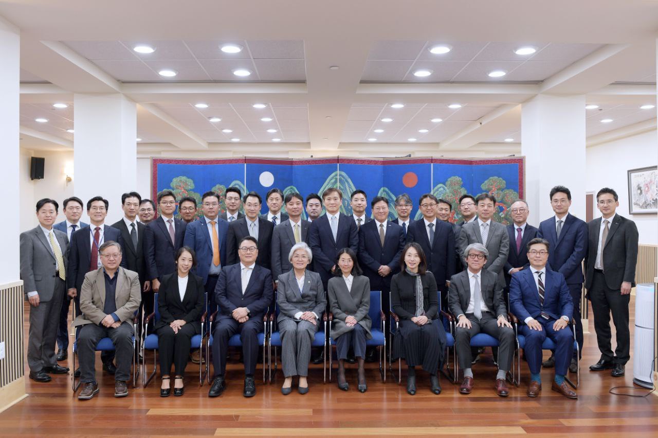 강경화 대사, 30여개 당지 진출기업 및 유관기관 대표와의 간담회 개최 (11.7)