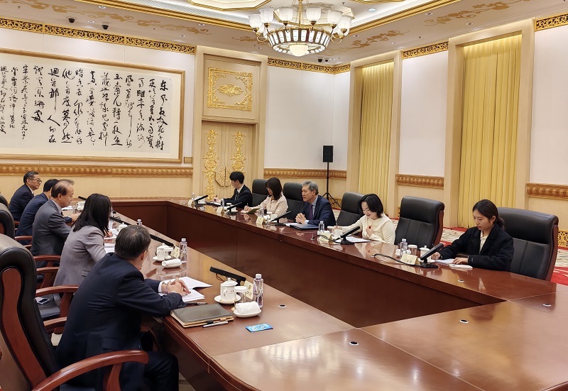 He Ping 전국정협 외사위원회 주임 면담(11.24)